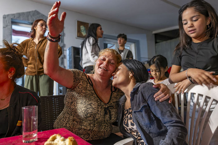 Célébration de Pâques dans une famille rom à Héraklion, en Crète